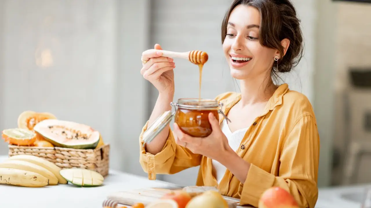 Mangiare miele ogni giorno: fa bene o fa male?