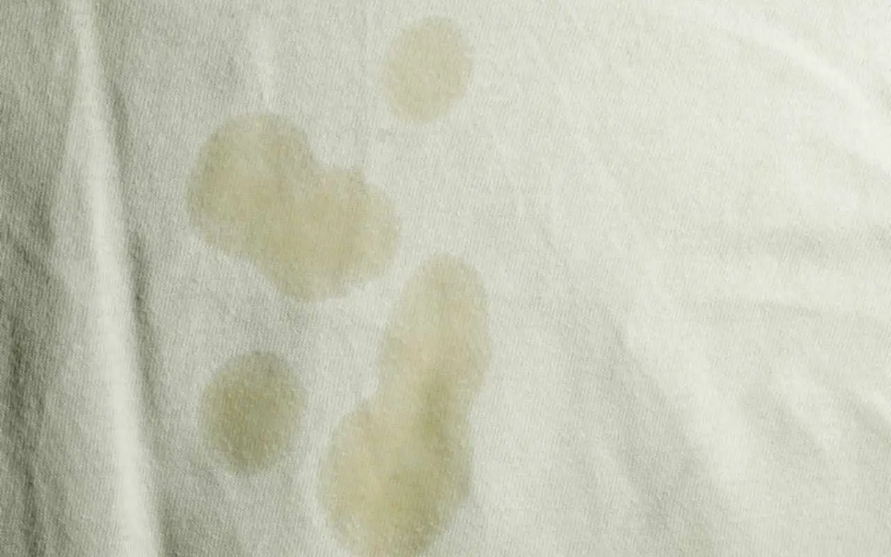 Come rimuovere le macchie di unto dai tessuti